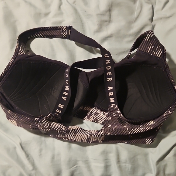 Under Armour Cross-Back Sports Bra in Black and Cream - Picture 4 of 5